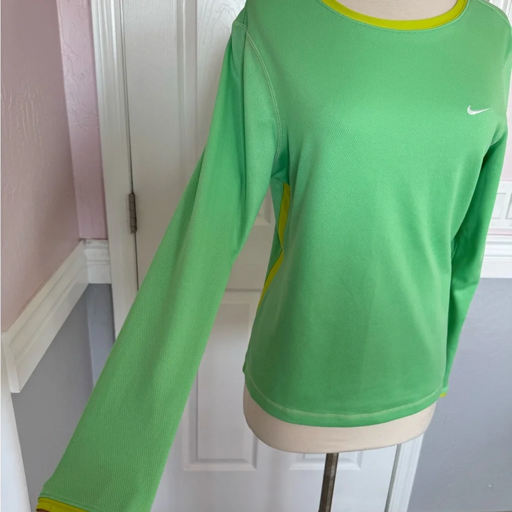 VTG Nike Dri Fit Women's Lime‎ Green Long Sleeve Crew Neck Casual Tee SZ Medium